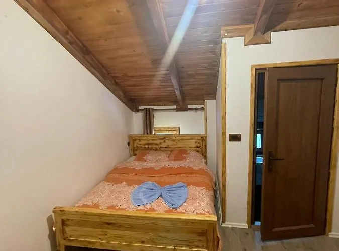 Natyra Balcony Hotel *